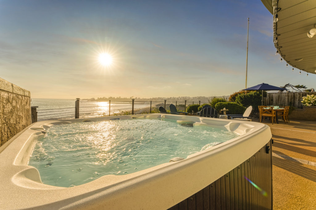 A photo of the hot tub with soothing jets overlooking the Pacific
