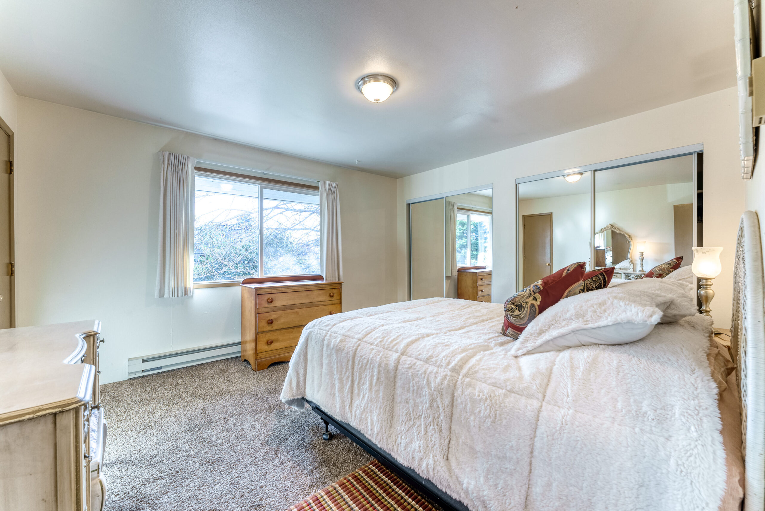 Sunny & spacious bedroom with mirrored closet doors at Coastal Cozy Townhome