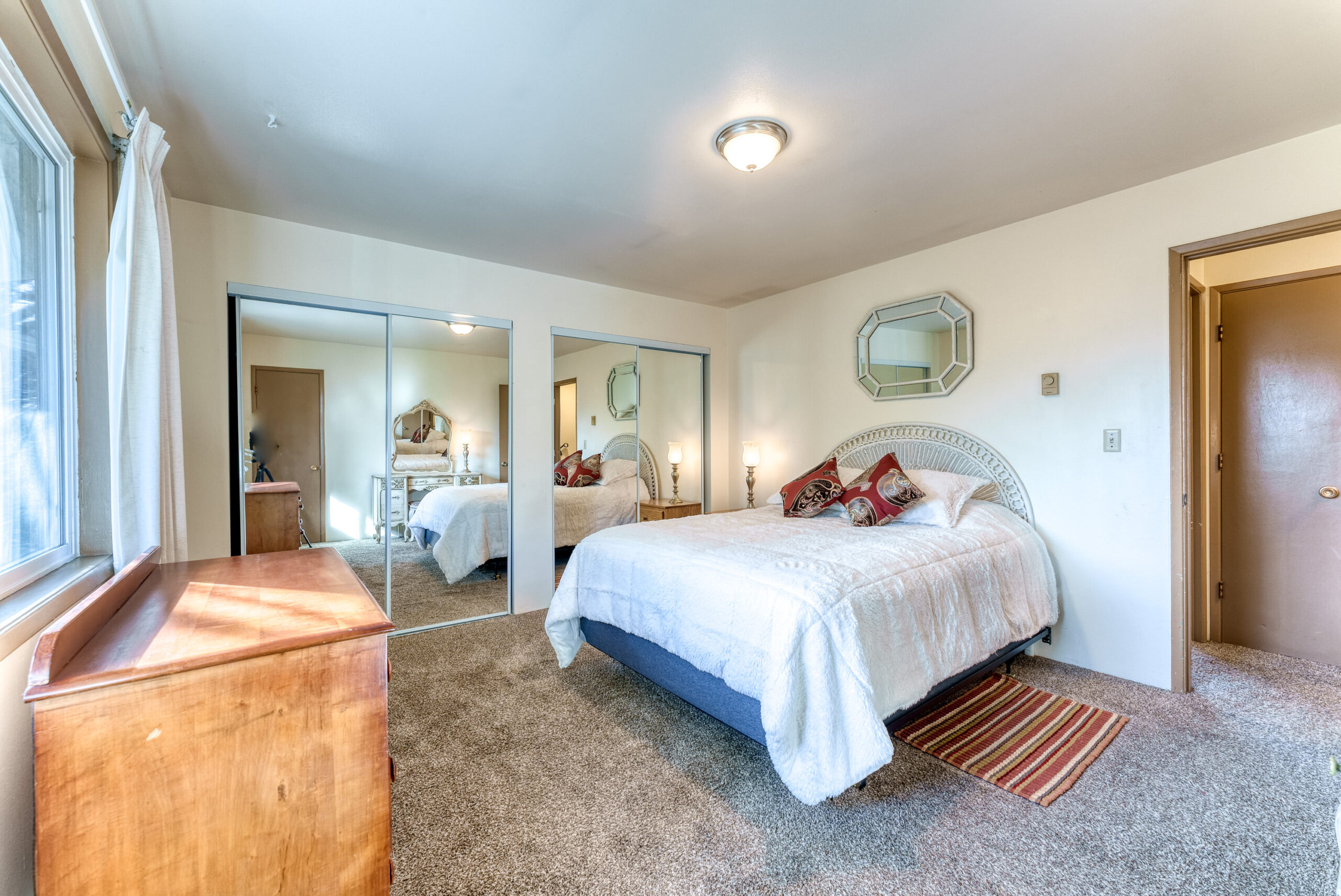 Sunny & spacious bedroom with mirrored closet doors at Coastal Cozy Townhome