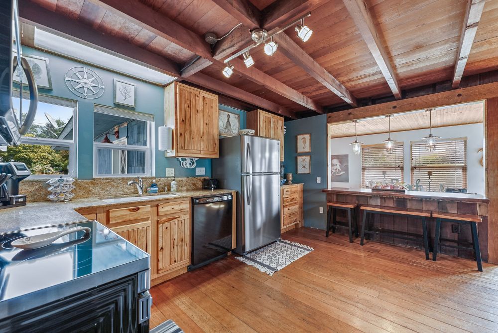 Photo of pleasant kitchen at Sunset Cabin