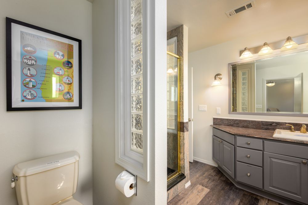 Photo of the Master Bath at Paradise Found