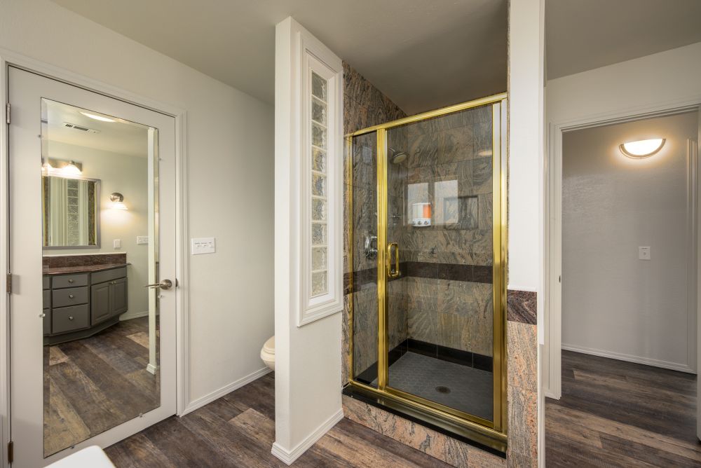 Photo of the Master Bath at Paradise Found