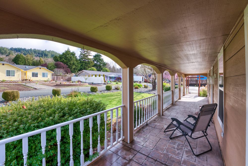 Winchuck River Homestead Covered Deck