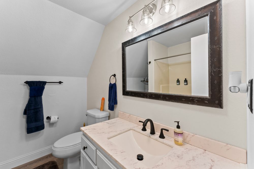 Winchuck River Homestead Studio Bedroom/Bath above the garage