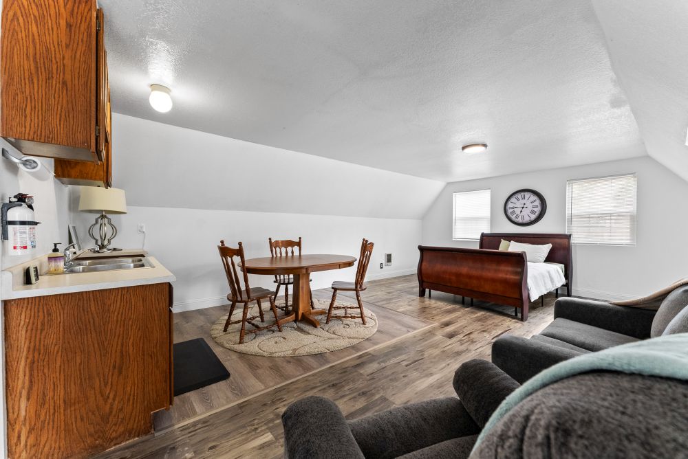 Winchuck River Homestead Studio Bedroom/Bath above the garage