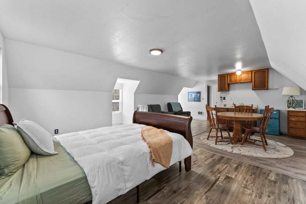 Winchuck River Homestead Studio Bedroom/Bath above the garage
