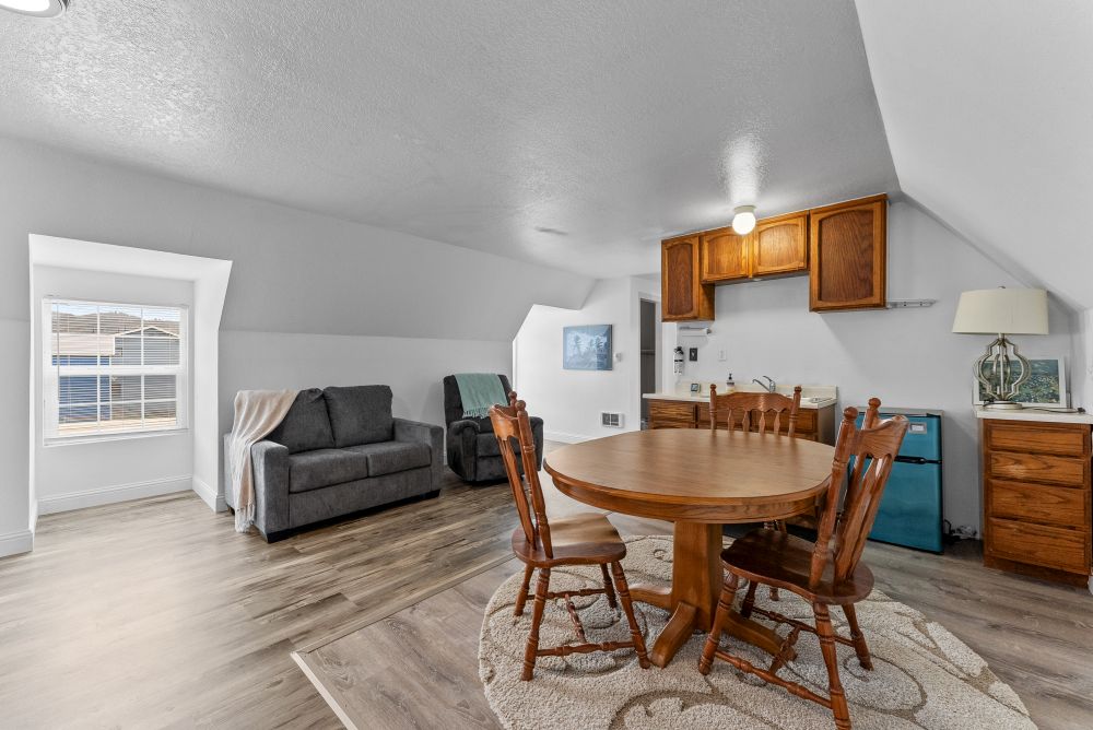 Winchuck River Homestead Studio Bedroom/Bath above the garage