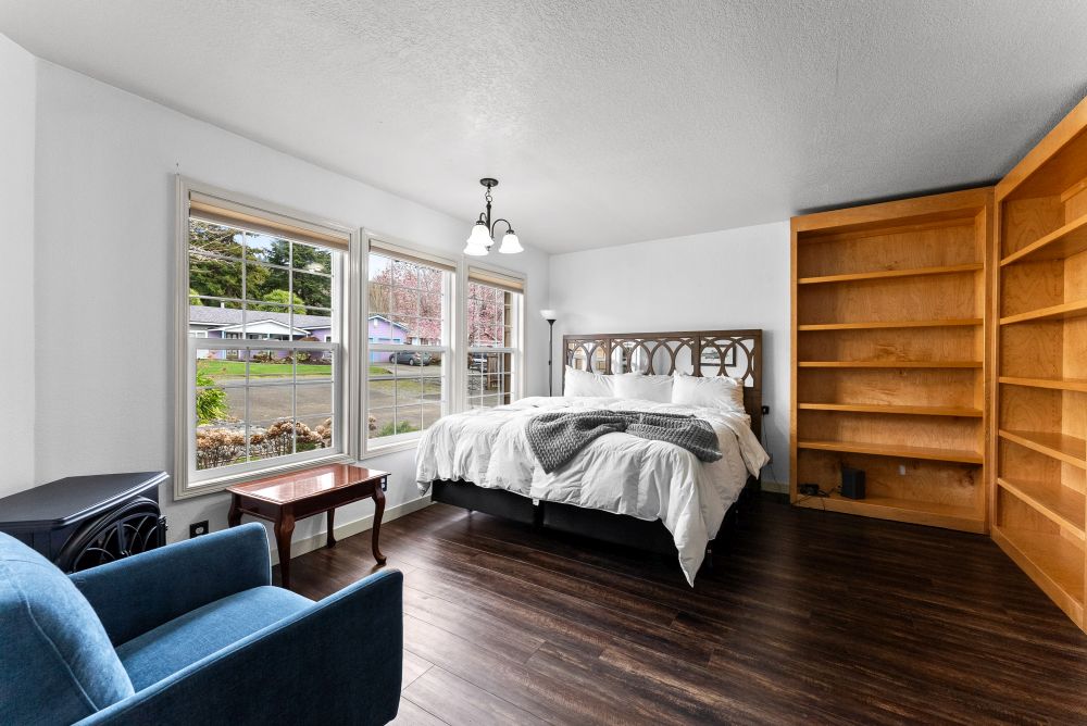 Winchuck River Homestead Primary Bedroom