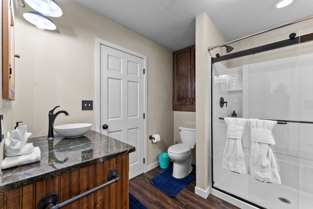 Winchuck River Homestead Primary Bathroom