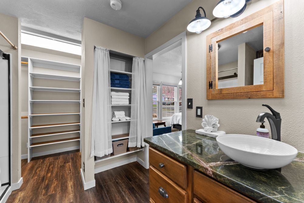 Winchuck River Homestead Primary Bathroom