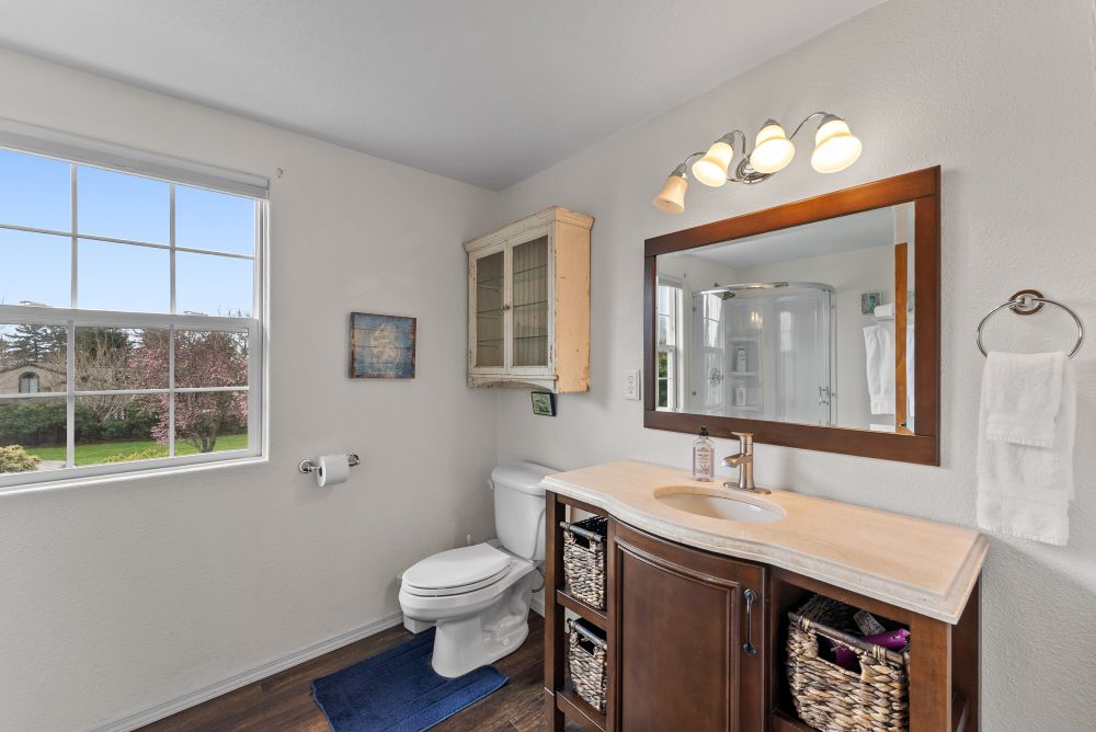 Winchuck River Homestead Upstairs Primary Bathroom
