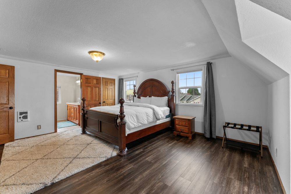 Winchuck River Homestead Upstairs Primary Bedroom