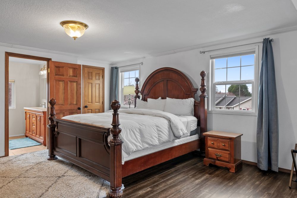 Winchuck River Homestead Upstairs Primary Bedroom